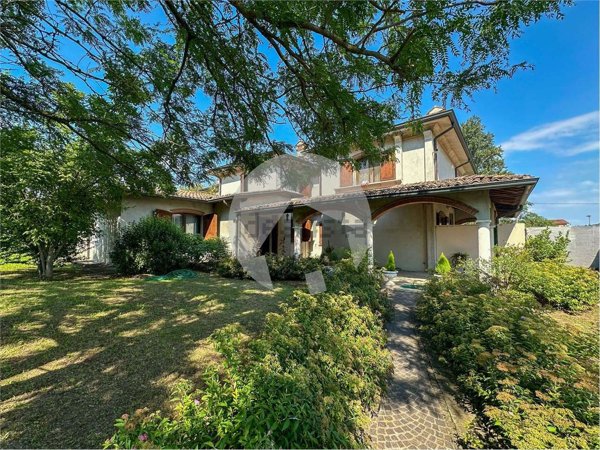 casa indipendente in vendita a Gattatico