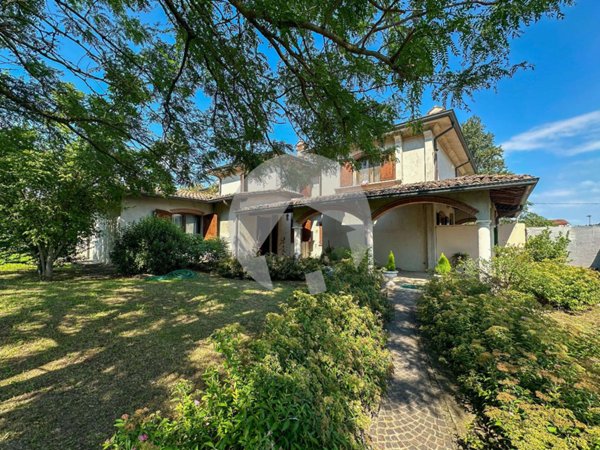 casa indipendente in vendita a Gattatico