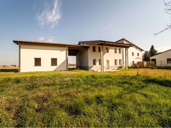 casa indipendente in vendita a Gattatico