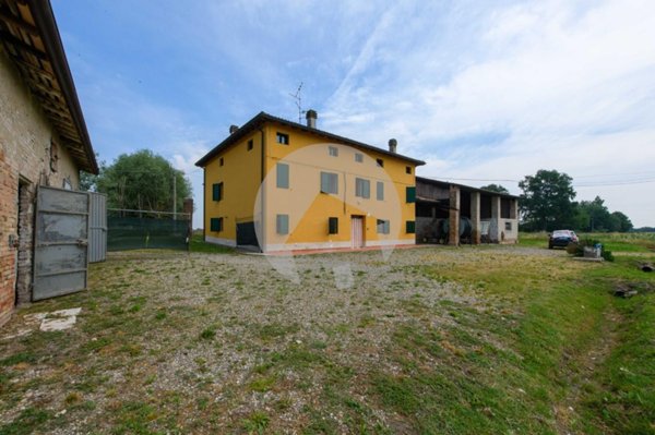 casa indipendente in vendita a Gattatico