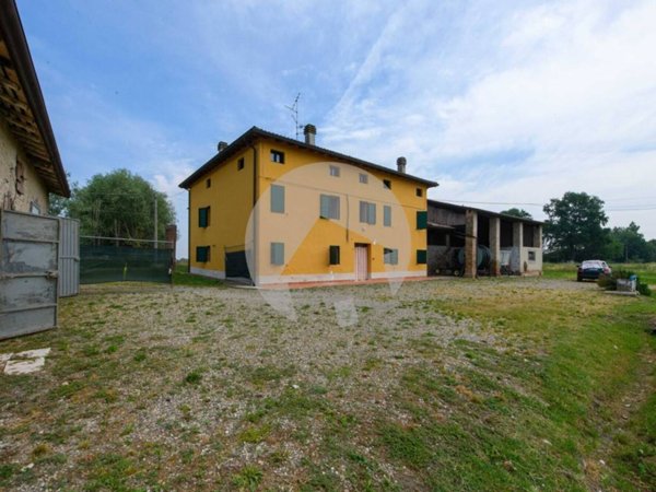 casa indipendente in vendita a Gattatico