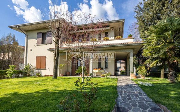 casa indipendente in vendita a Gattatico