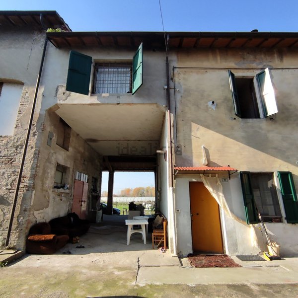 casale in vendita a Gattatico in zona Nocetolo