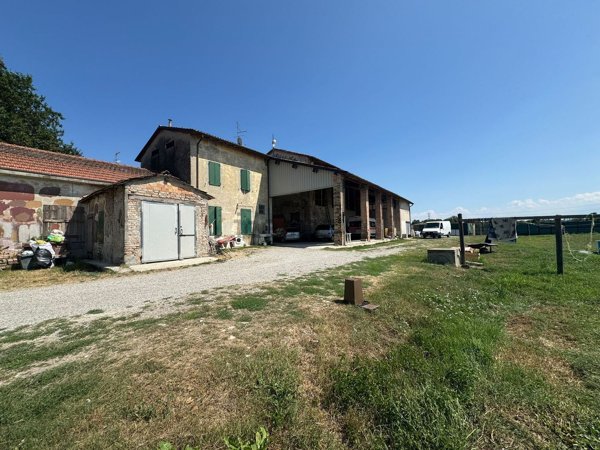 casa indipendente in vendita a Gattatico