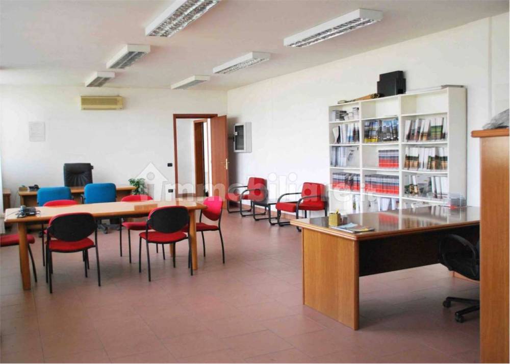 locale commerciale in vendita a Gattatico