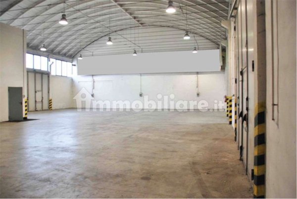 locale commerciale in vendita a Gattatico