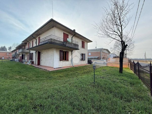 casa indipendente in vendita a Gattatico in zona Praticello