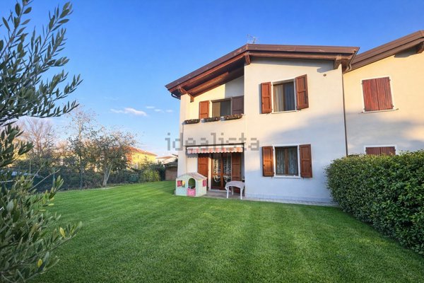 casa indipendente in vendita a Gattatico