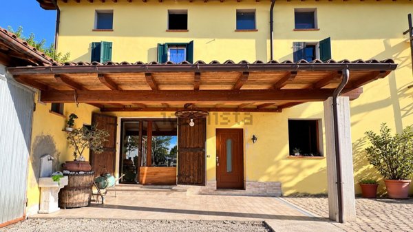casa indipendente in vendita a Gattatico