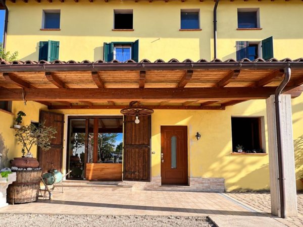 casa indipendente in vendita a Gattatico