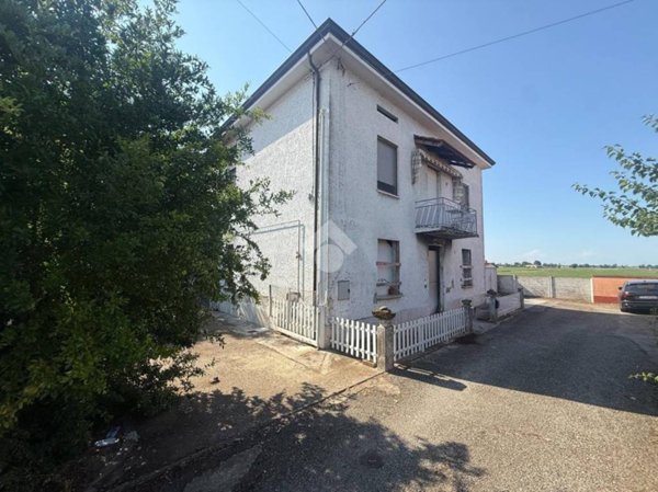 casa indipendente in vendita a Gattatico in zona Praticello