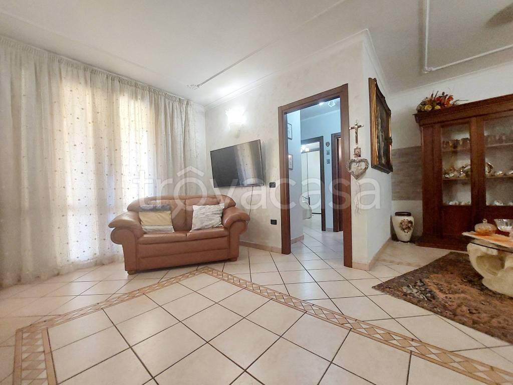 appartamento in vendita a Gualtieri in zona Santa Vittoria
