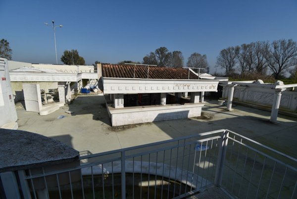 locale commerciale in vendita a Gualtieri
