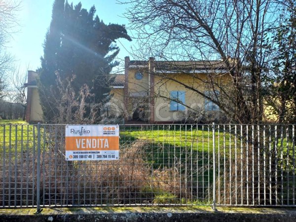 casa indipendente in vendita a Gualtieri in zona Santa Vittoria