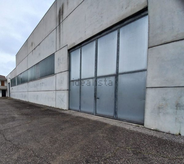 capannone in vendita a Gualtieri