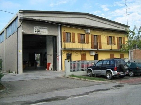 capannone in vendita a Gualtieri