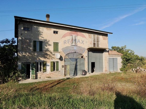 casa indipendente in vendita a Gualtieri in zona Santa Vittoria