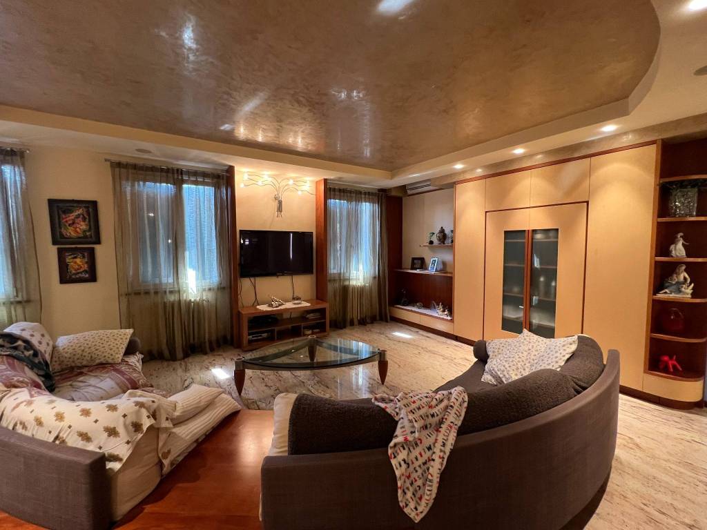 villa in vendita a Gualtieri