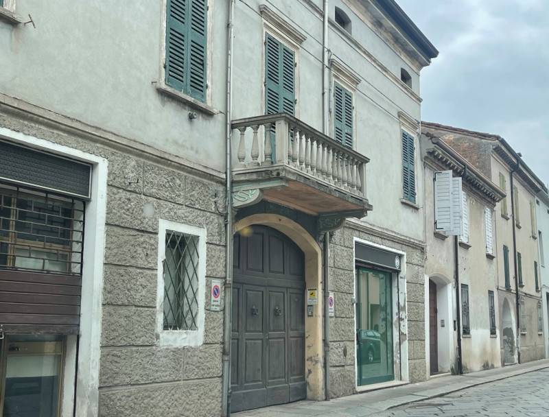 intera palazzina in vendita a Gualtieri