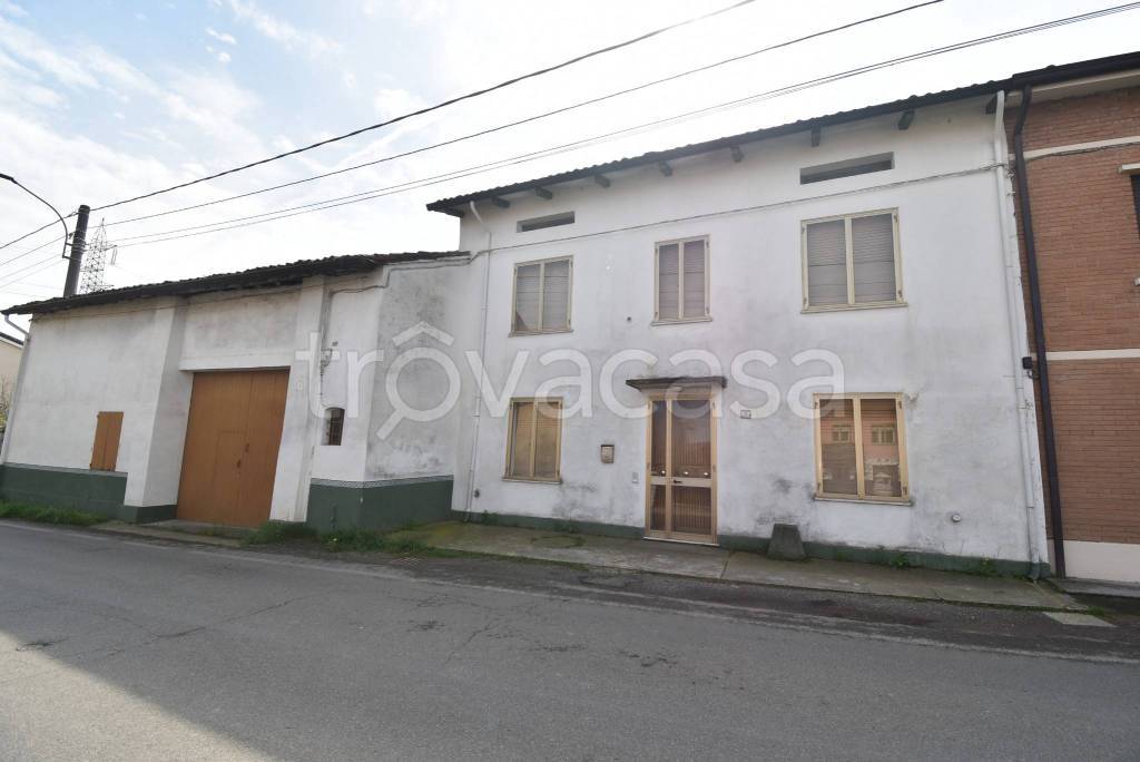 casa indipendente in vendita a Gualtieri in zona Pieve Saliceto