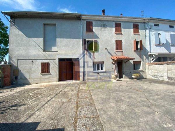 casa indipendente in vendita a Gualtieri