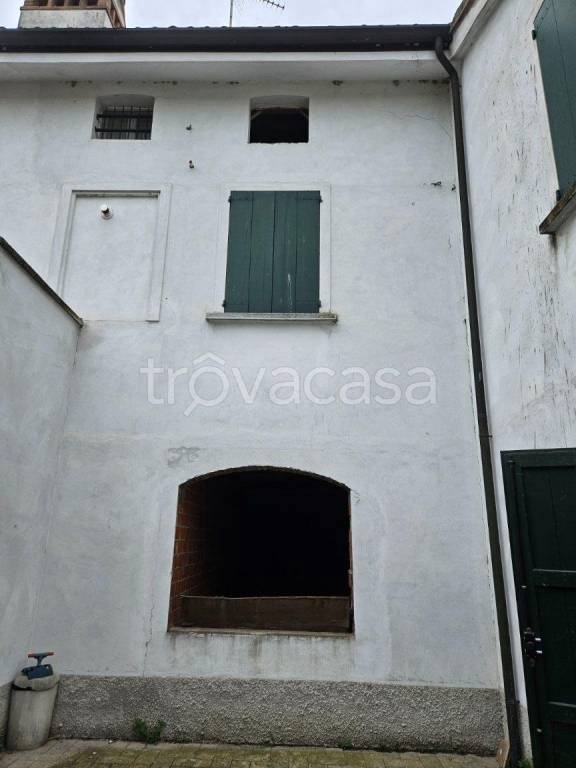 casa indipendente in vendita a Gualtieri in zona Santa Vittoria
