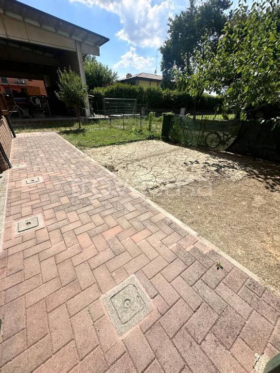 appartamento in vendita a Gualtieri in zona Santa Vittoria