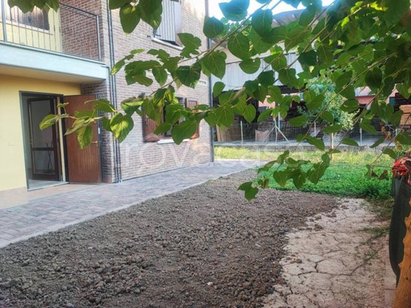 appartamento in vendita a Gualtieri in zona Santa Vittoria