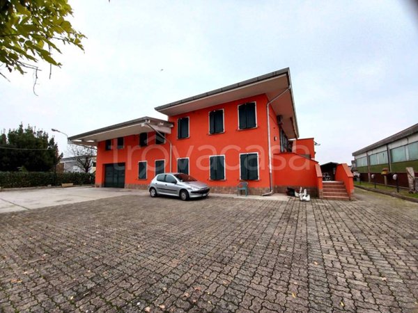 villa in vendita a Gualtieri
