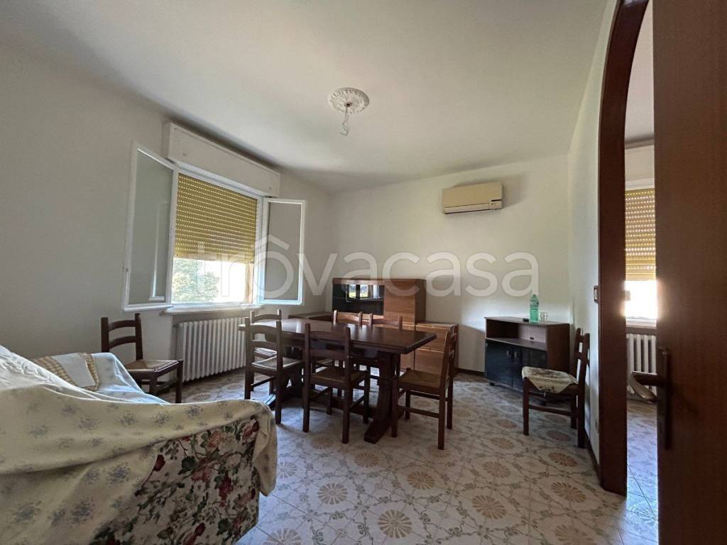 casa indipendente in vendita a Gualtieri in zona Santa Vittoria