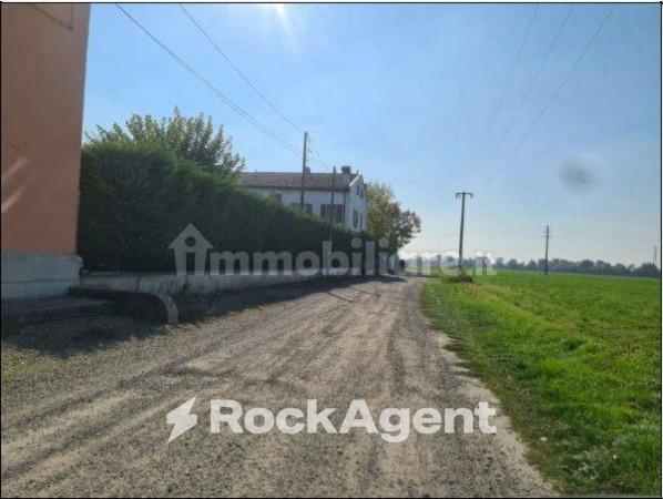 casa indipendente in vendita a Gualtieri in zona Pieve Saliceto