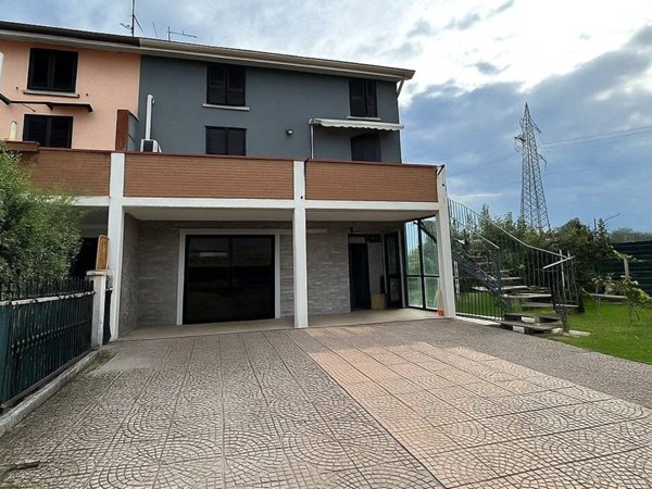 casa indipendente in vendita a Gualtieri