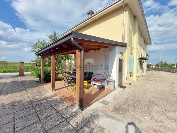 casale in vendita a Gualtieri