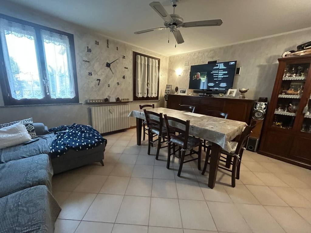 casa indipendente in vendita a Gualtieri