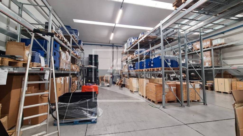 locale commerciale in vendita a Gualtieri