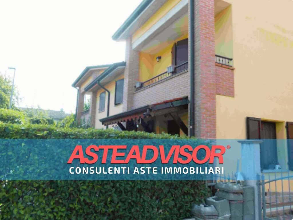 casa indipendente in vendita a Gualtieri in zona Santa Vittoria