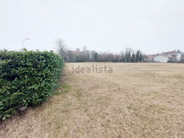 terreno edificabile in vendita a Gualtieri