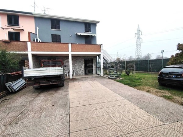 casa indipendente in vendita a Gualtieri in zona Pieve Saliceto