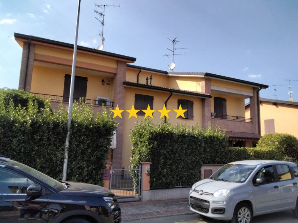 casa indipendente in vendita a Gualtieri in zona Santa Vittoria