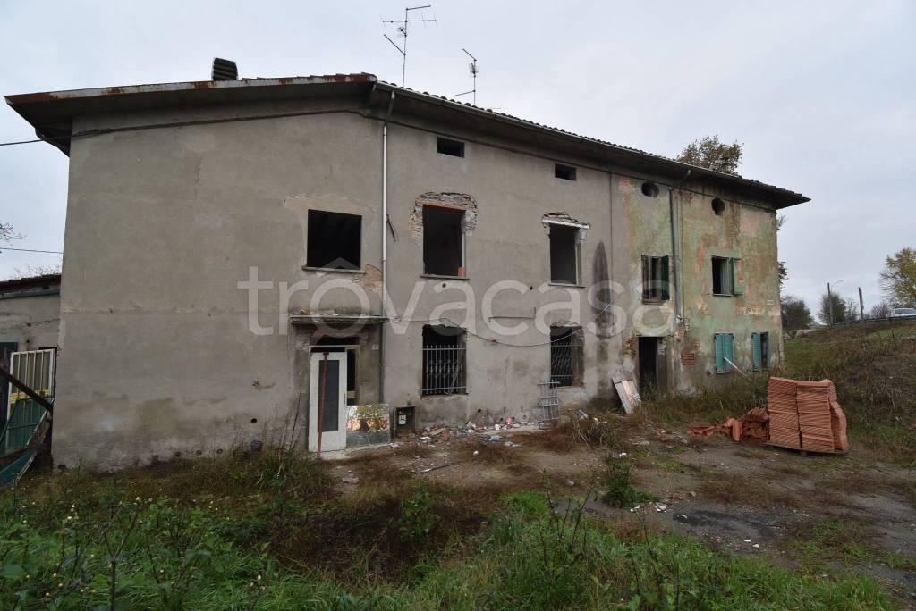 casa indipendente in vendita a Gualtieri in zona Santa Vittoria