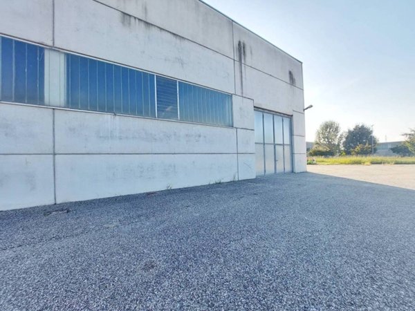 capannone in vendita a Gualtieri