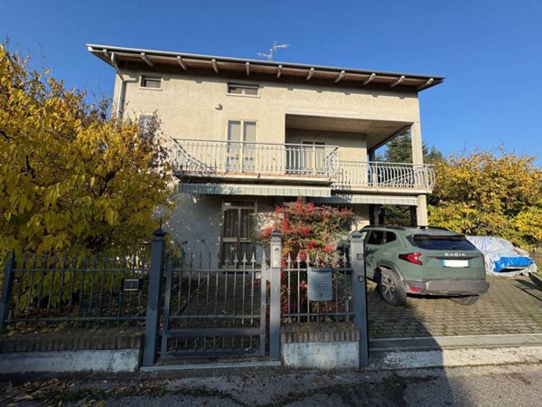 casa indipendente in vendita a Gualtieri in zona Santa Vittoria