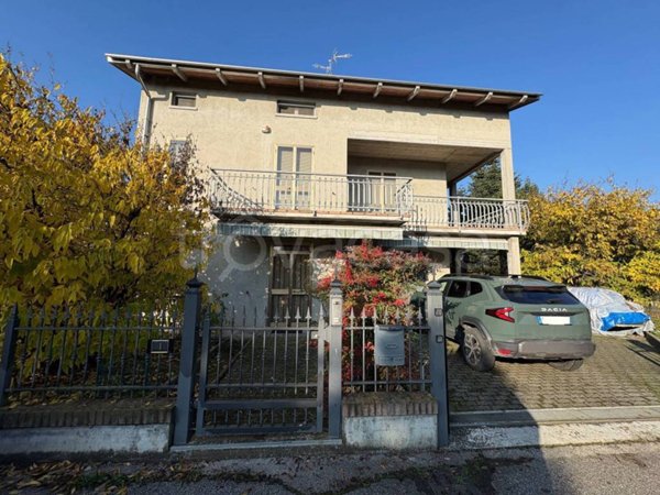 casa indipendente in vendita a Gualtieri in zona Santa Vittoria