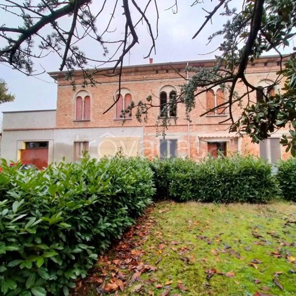 casa indipendente in vendita a Gualtieri in zona Pieve Saliceto