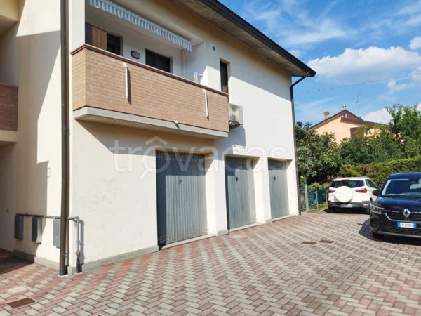 appartamento in vendita a Gualtieri in zona Santa Vittoria