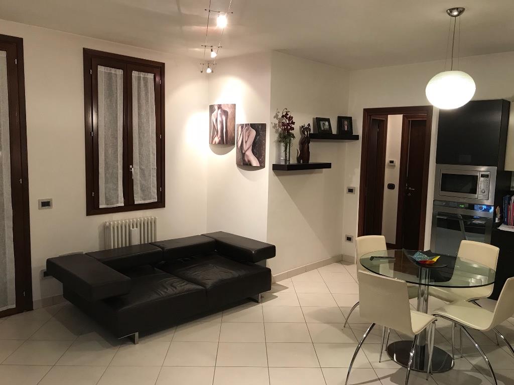 appartamento in vendita a Gualtieri in zona Santa Vittoria