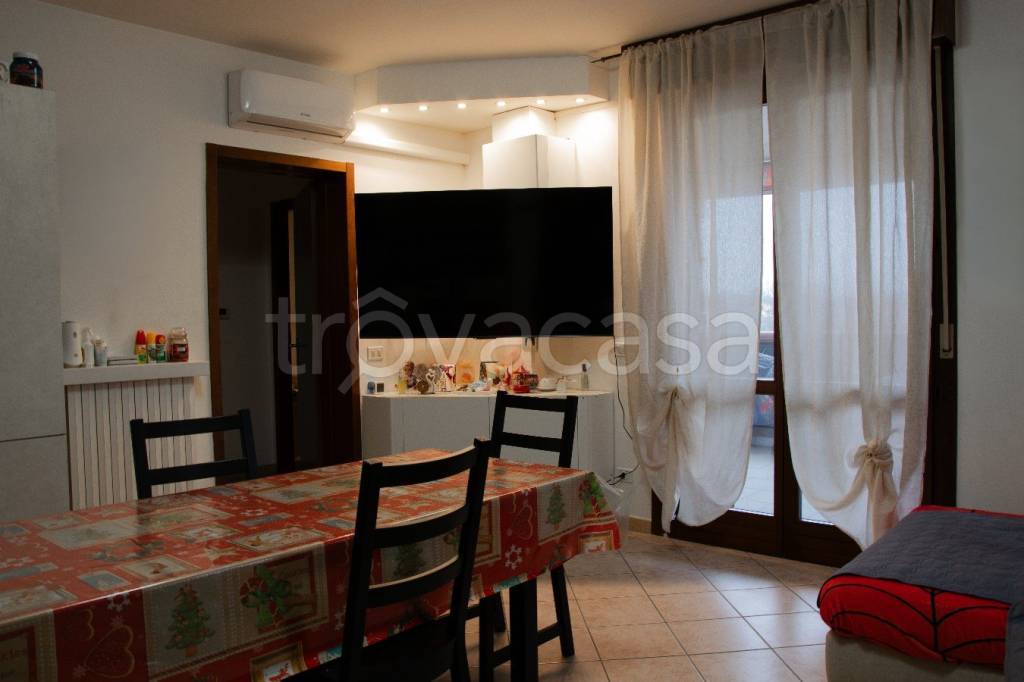 appartamento in vendita a Gualtieri in zona Santa Vittoria