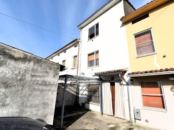 casa indipendente in vendita a Gualtieri