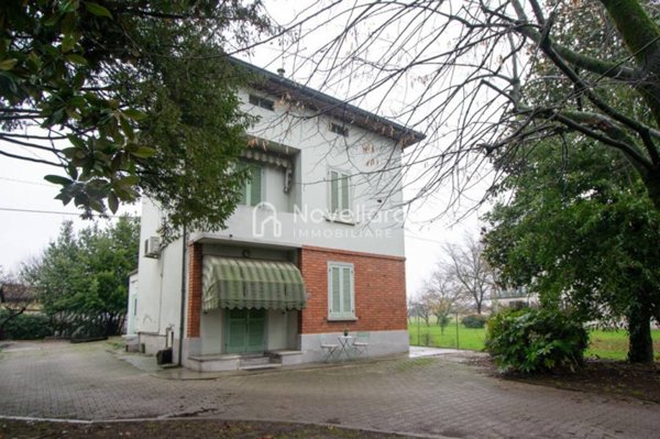 casa indipendente in vendita a Gualtieri in zona Santa Vittoria