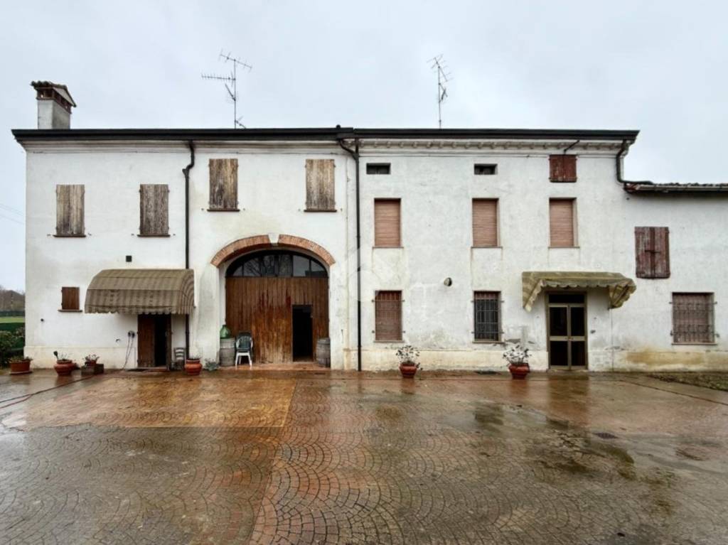 casa indipendente in vendita a Gualtieri in zona Pieve Saliceto